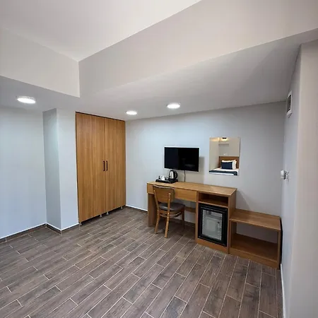 Отель The Halcyon 2*