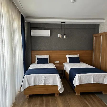 The Halcyon Отель